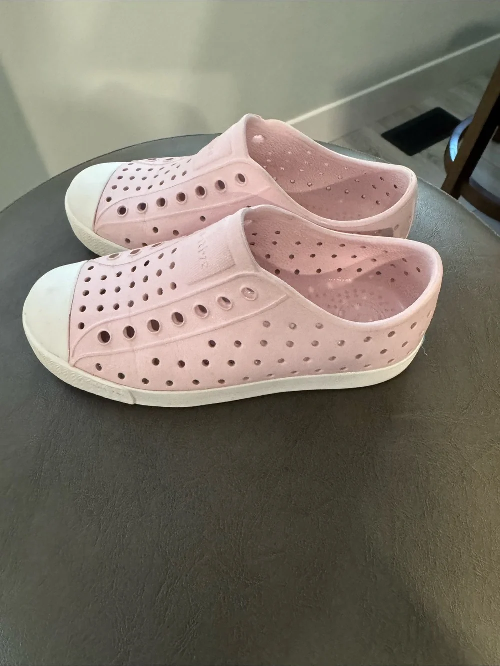 Native Jefferson Slip On Water Beach Pool Light Pink Shoes Size 12